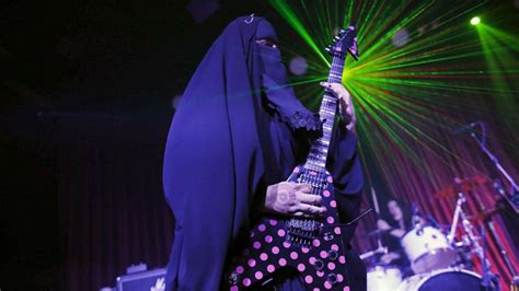 H­e­a­v­y­ ­M­e­t­a­l­ ­G­r­u­b­u­n­u­n­ ­K­a­r­a­ ­Ç­a­r­ş­a­f­l­ı­ ­E­l­e­k­t­r­o­ ­G­i­t­a­r­i­s­t­i­:­ ­G­i­s­e­l­e­ ­M­a­r­i­e­